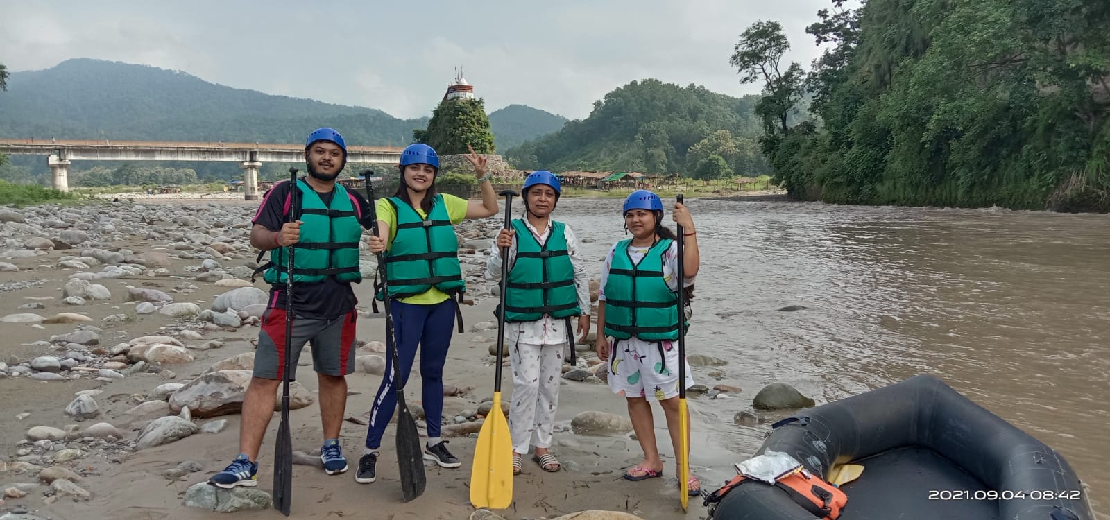river rafting in corbett