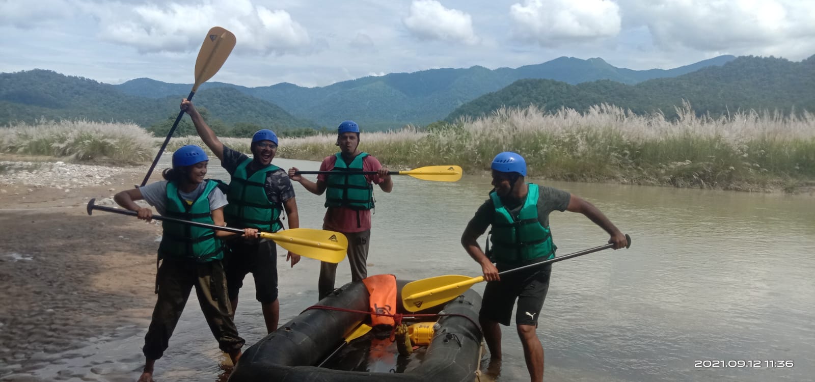 river rafting in corbett